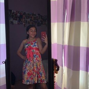 floral ruffled dress .